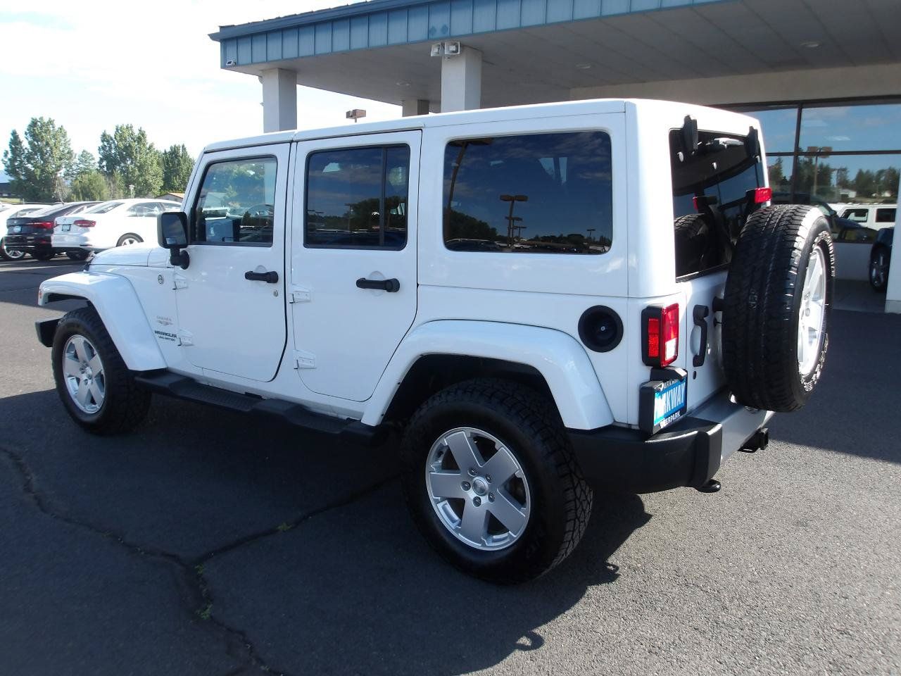 Used 2012 Jeep Wrangler Unlimited Sahara w/ Connectivity Group AWD/4WD image 3