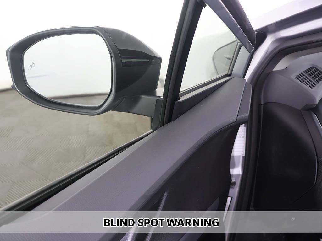 Used 2025 Toyota Prius LE FWD image 5