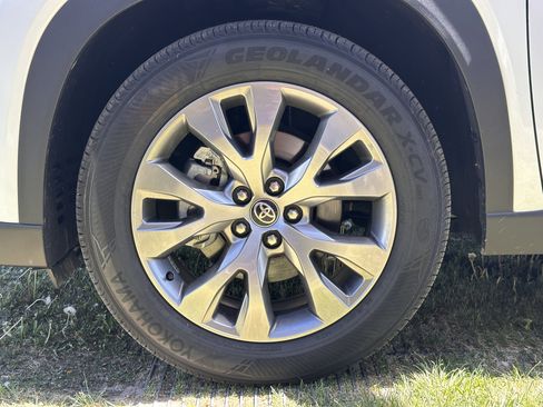 Used 2024 Toyota Grand Highlander AWD Hybrid image 14