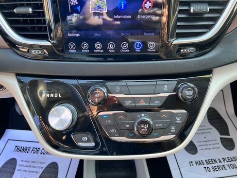 Used 2017 Chrysler Pacifica Touring Plus w/ Tire & Wheel Group image 17