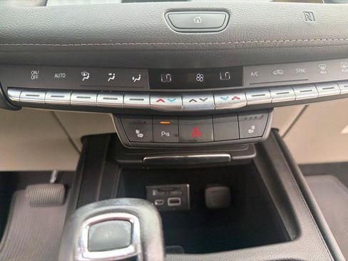 Used 2019 Cadillac XT4 Luxury w/ Cold Weather Package FWD image 25