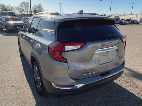 Used 2023 GMC Terrain SLT w/ Infotainment Package II image 7
