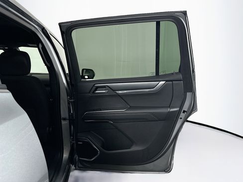 Used 2025 GMC Acadia Elevation image 31