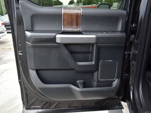 Used 2015 Ford F150 Platinum w/ Equipment Group 701A Luxury AWD/4WD image 38
