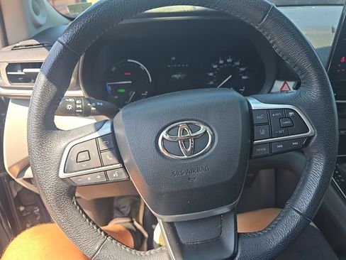 Used 2024 Toyota Sienna XLE w/ XLE Plus Package AWD/4WD image 14