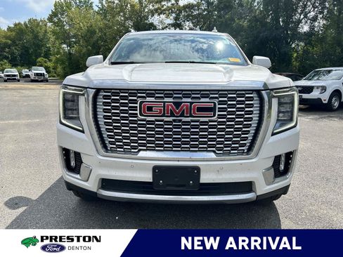 Used 2021 GMC Yukon Denali w/ Denali Premium Package AWD/4WD image 9