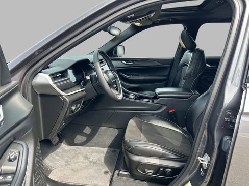 Certified 2023 Jeep Grand Cherokee L Laredo image 12