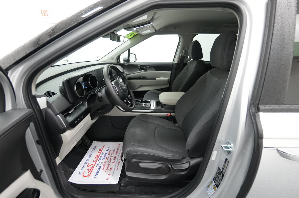 Used 2022 Kia Carnival LX FWD image 14