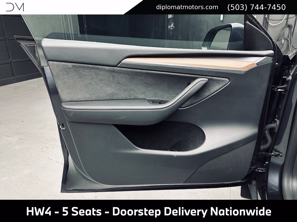 Used 2025 Tesla Model Y Long Range AWD/4WD image 24