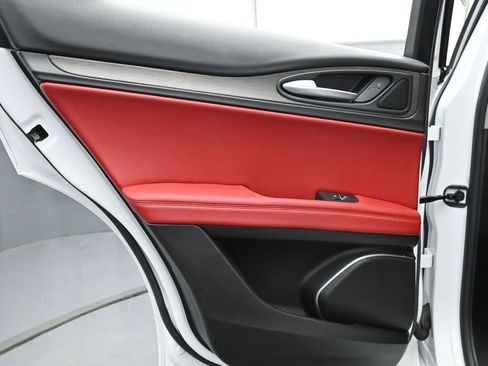 Used 2021 Alfa Romeo Stelvio Ti image 18