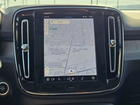 Used 2023 Volvo XC40 B5 Plus image 30