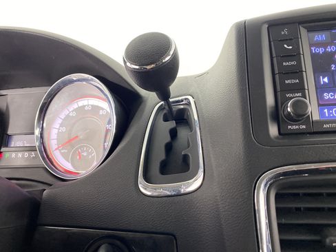 Used 2018 Dodge Grand Caravan SE w/ UConnect Hands-Free Group FWD image 24