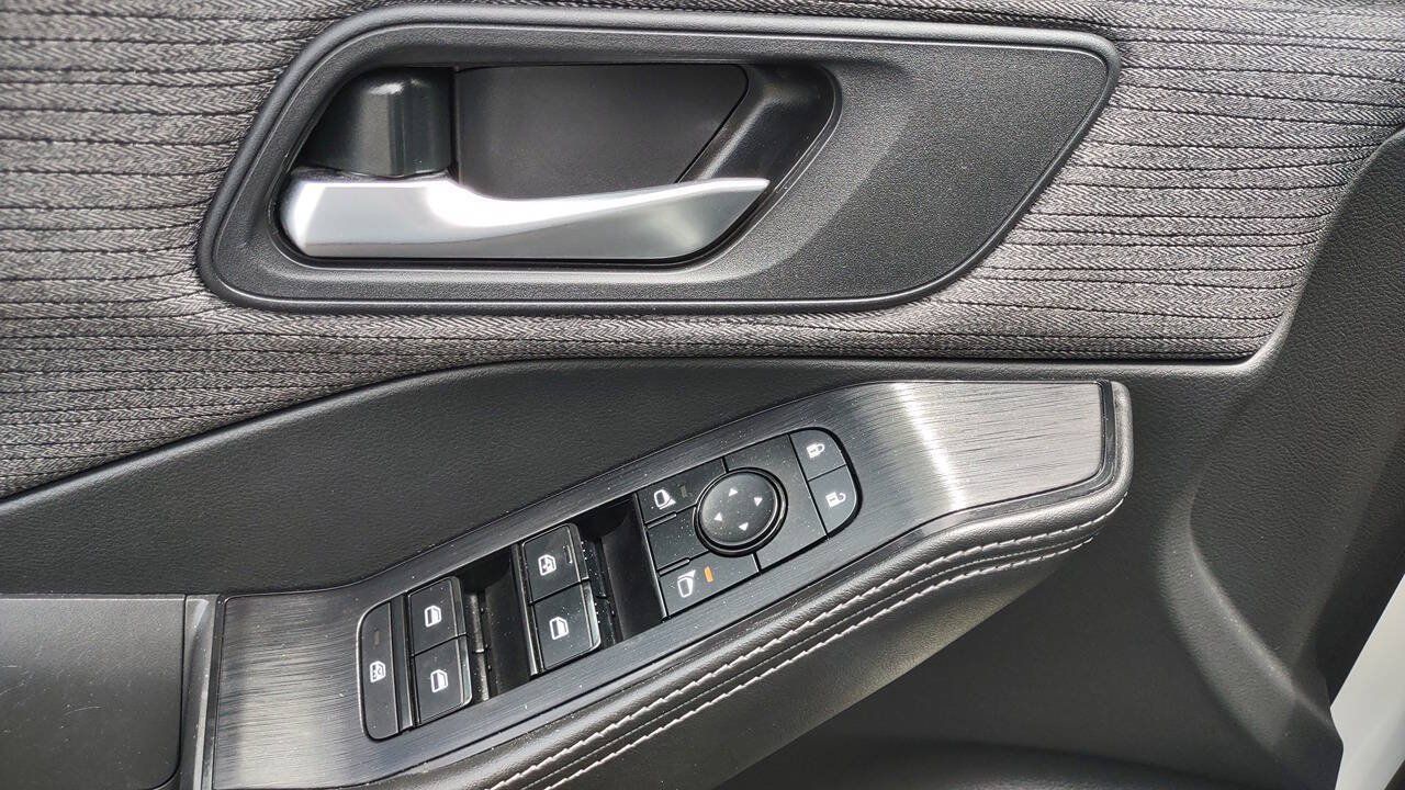Used 2021 Nissan Rogue SV FWD image 13