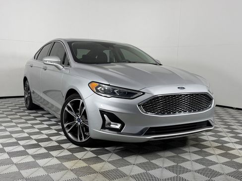 Used 2019 Ford Fusion Titanium image 2