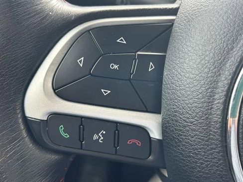 Used 2016 Jeep Renegade Trailhawk w/ Premium Trailhawk Package image 9