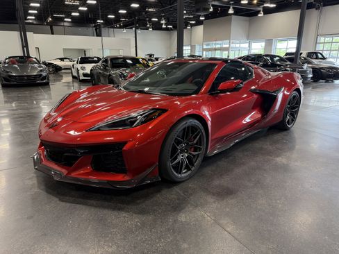 Used 2024 Chevrolet Corvette Z06 w/ Z07 Performance Package RWD image 6