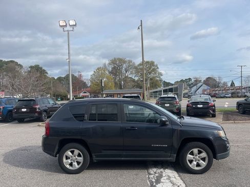 Used 2016 Jeep Compass Latitude image 3