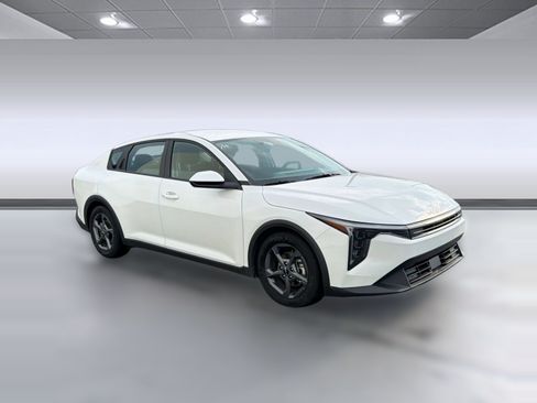 Used 2025 Kia K4 FWD image 7