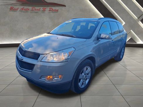 Used 2012 Chevrolet Traverse LT image 3