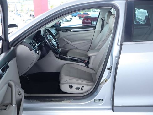 Used 2017 Volkswagen Passat 1.8T R-Line FWD image 15