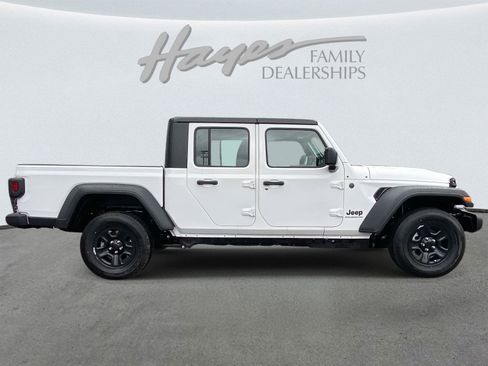 New 2026 Jeep Gladiator Sport image 3