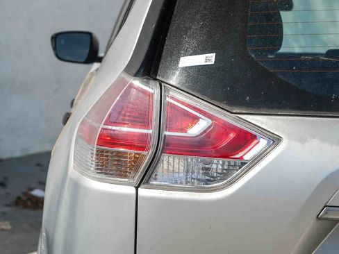 Used 2016 Nissan Rogue S FWD image 7