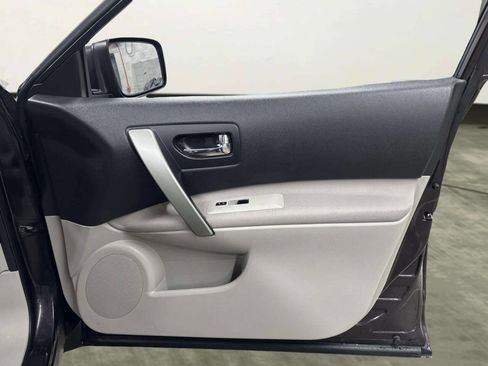 Used 2011 Nissan Rogue SV w/ Premium Pkg image 19