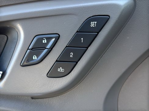 Used 2018 Chevrolet Malibu Premier w/ Premier Sun and Wheel Package image 14