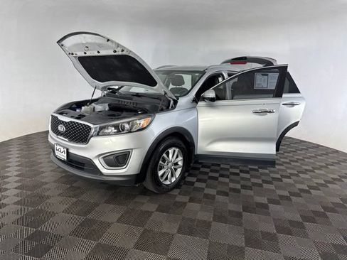 Used 2016 Kia Sorento FWD w/ LX Convenience Package image 12