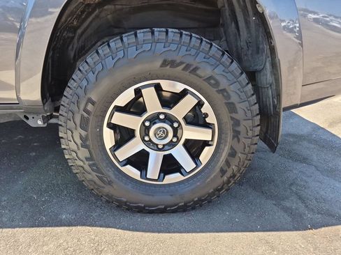 Used 2019 Toyota 4Runner TRD Off-Road Premium AWD/4WD image 32