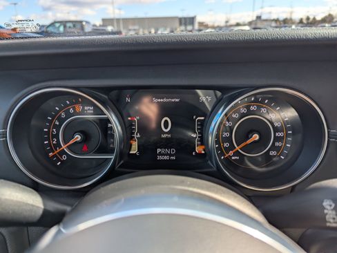 Used 2019 Jeep Wrangler Unlimited Sahara w/ Dual Top Group AWD/4WD image 16