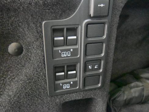 Used 2021 Land Rover Discovery S R-Dynamic image 37