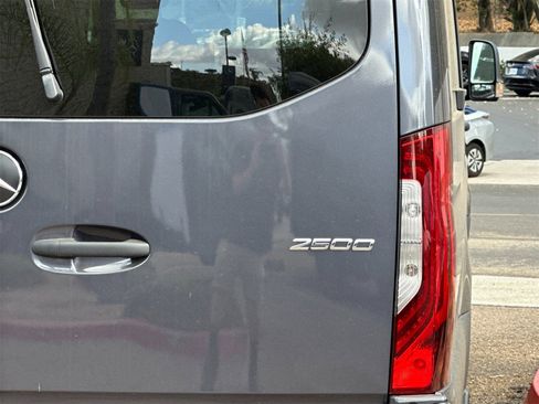 Used 2024 Mercedes-Benz Sprinter 2500 image 33