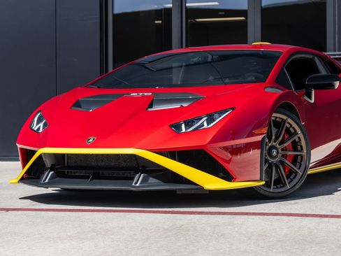 Used 2022 Lamborghini Huracan STO image 3