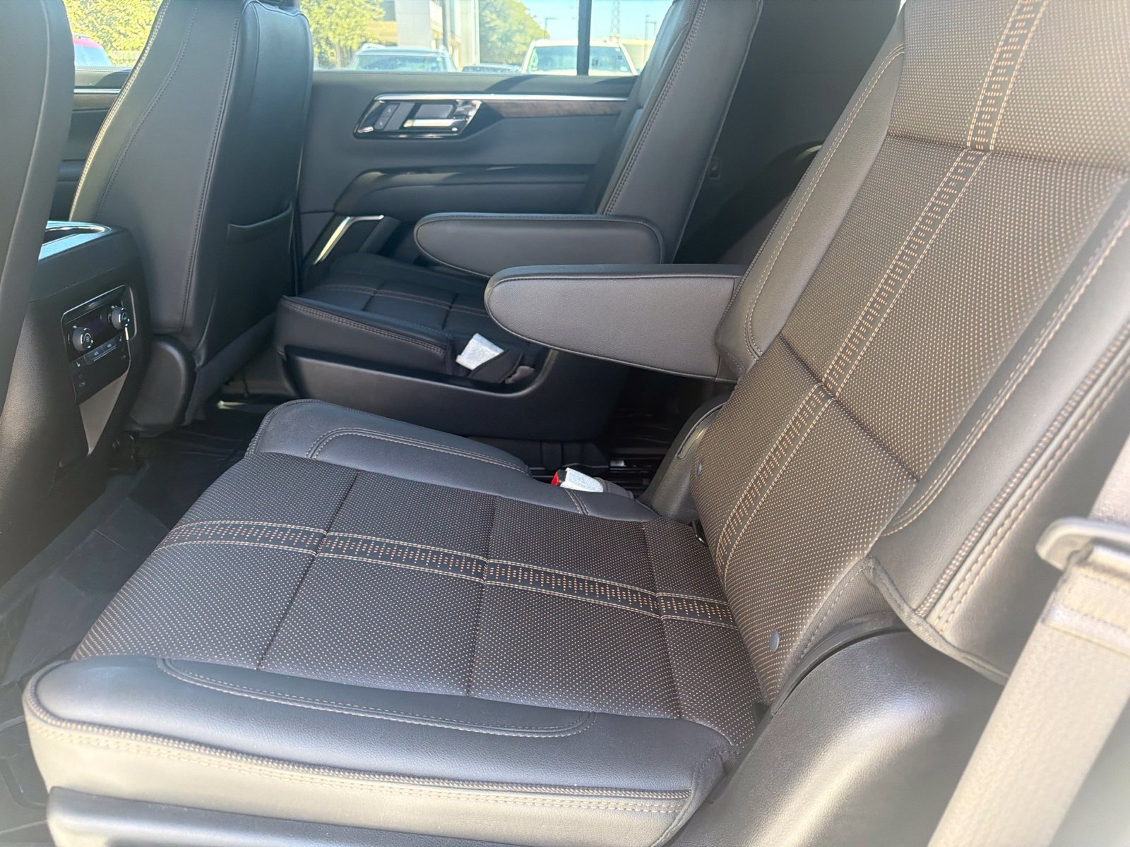 Used 2025 Chevrolet Tahoe High Country AWD/4WD image 11
