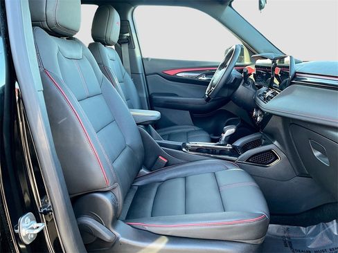 Used 2025 Chevrolet TrailBlazer RS image 25