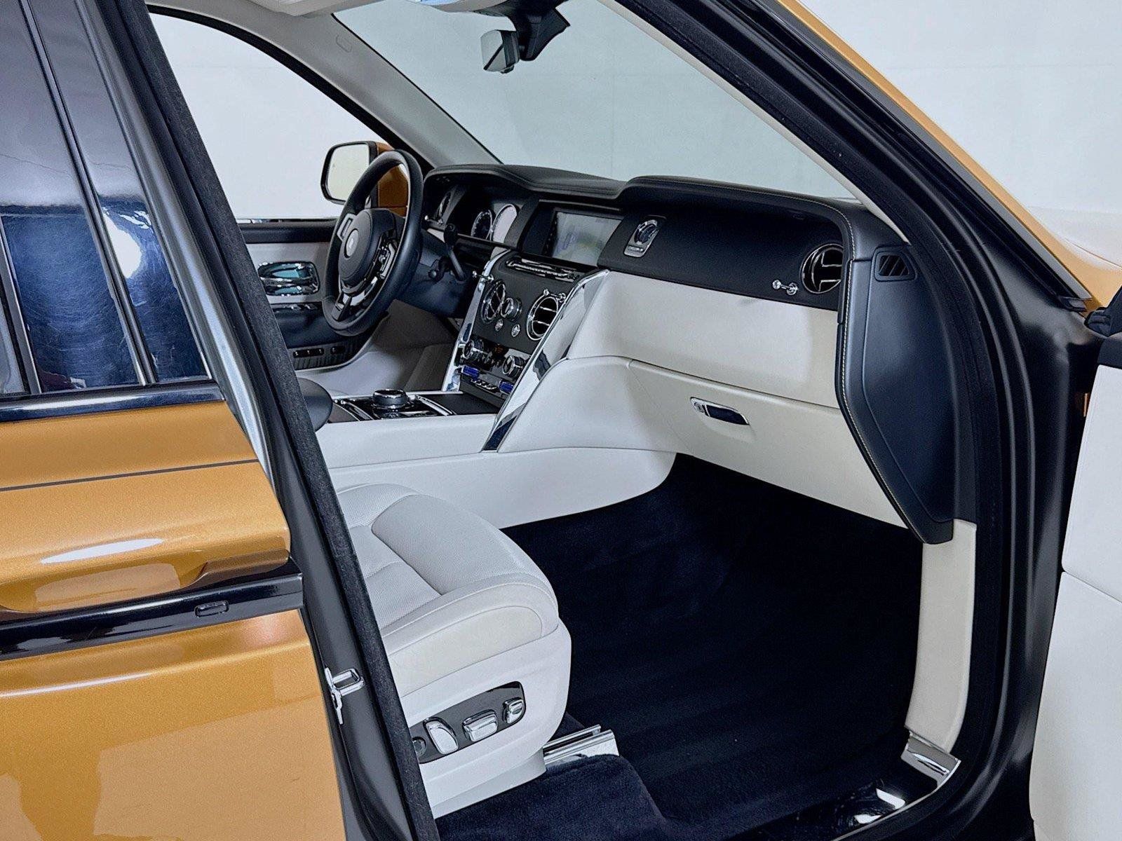 Used 2021 Rolls-Royce Cullinan AWD/4WD image 31