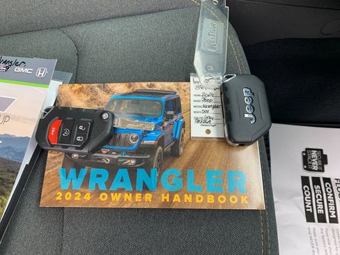 Used 2024 Jeep Wrangler Sport S image 9
