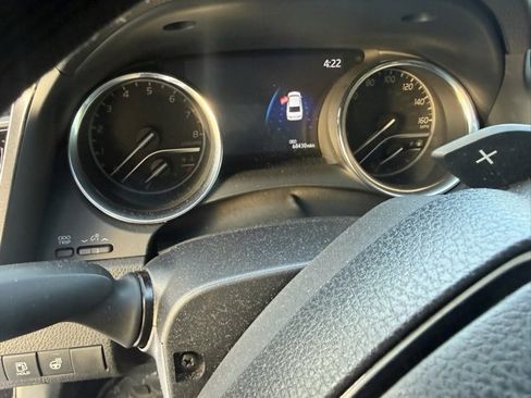 Used 2020 Toyota Camry SE image 3