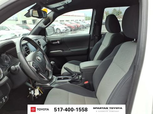 Used 2022 Toyota Tacoma TRD Off-Road AWD/4WD image 14