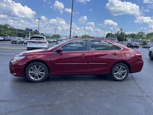 Used 2015 Toyota Camry SE FWD image 3