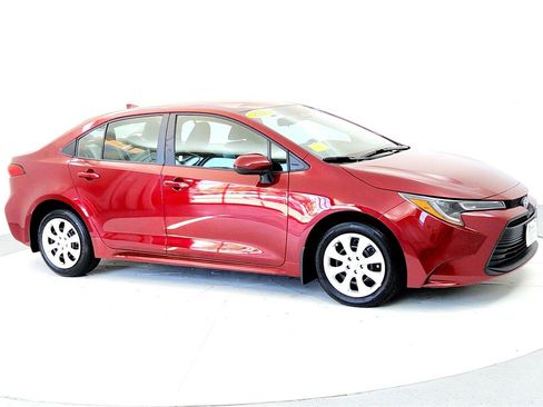 Used 2024 Toyota Corolla LE image 7