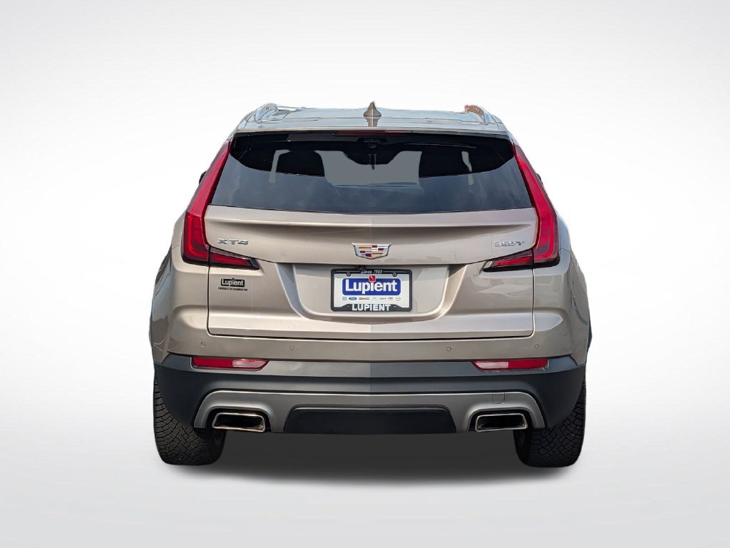 Used 2022 Cadillac XT4 Premium Luxury w/ Enhanced Visibility Package FWD image 5