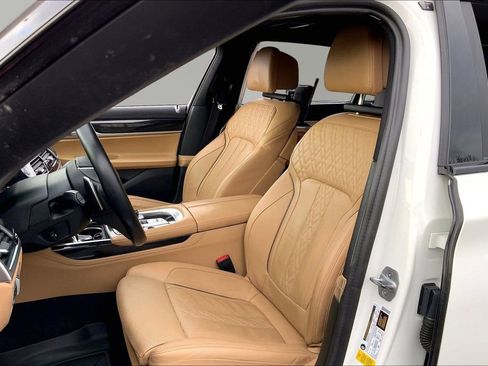 Used 2019 BMW 740i w/ Executive Package image 15