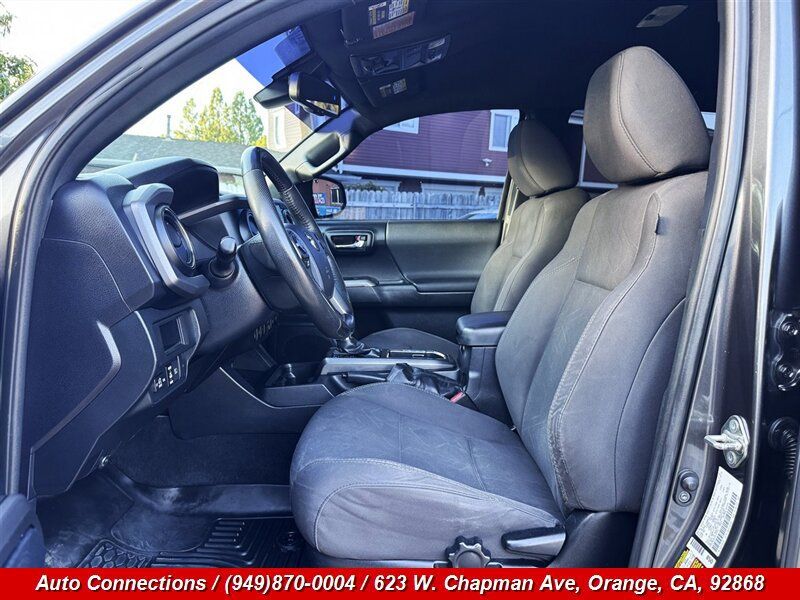 Used 2018 Toyota Tacoma TRD Off-Road w/ Technology Package AWD/4WD image 6