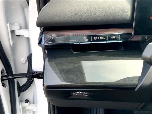 New 2024 BMW i5 eDrive40i w/ Premium Package image 16