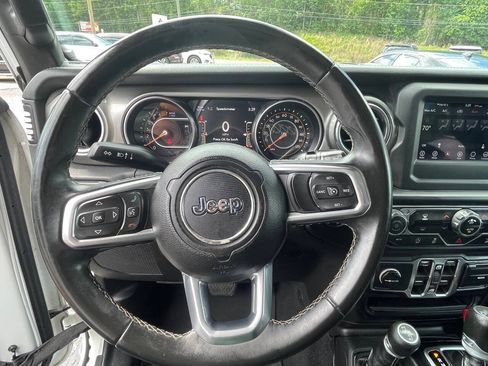 Used 2019 Jeep Wrangler Unlimited Sahara AWD/4WD image 12