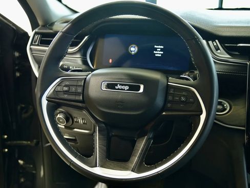 Used 2024 Jeep Grand Cherokee L Limited AWD/4WD image 19