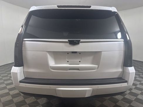 Used 2017 Cadillac Escalade ESV Premium Luxury image 25