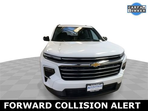 Used 2025 Chevrolet Traverse LT w/ Driver Confidence Package image 3